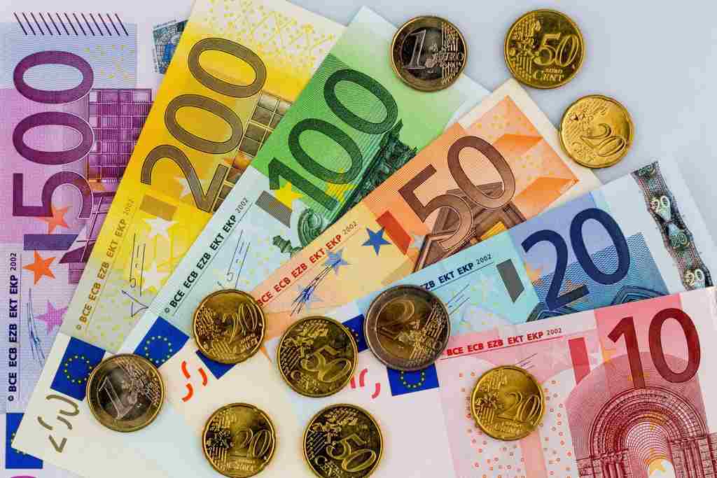 Mệnh giá tiền Euro được quy đổi sang tiền Việt là bao nhiêu?