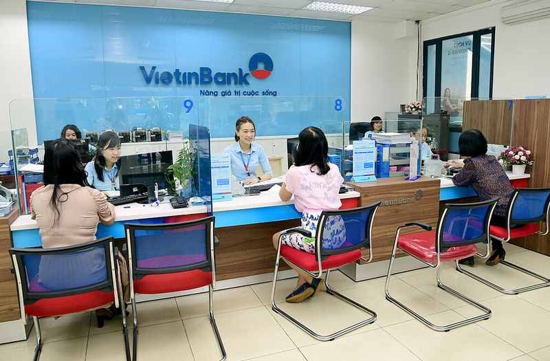 Đổi tiền đô tại ngân hàng Vietinbank.