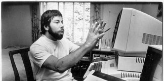 Wozniak với chiếc máy tính Apple I